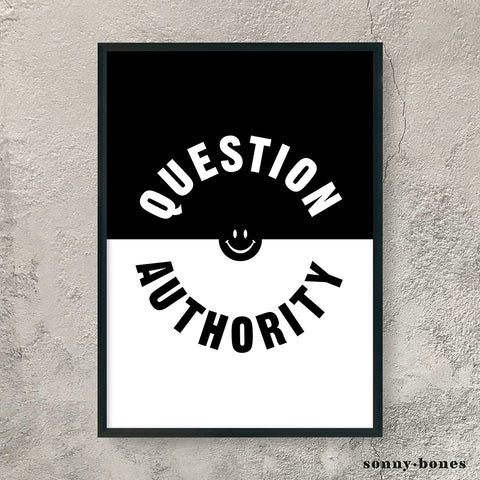 QUESTION AUTHORITY (black/white)